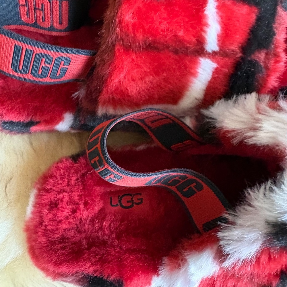 UGG COA Youth ''Plaid Punk Red'' Fluff Yeah Slide Slippers Size 4 - Picture 4 of 15